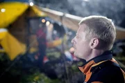 Der Helikopter ist kaputt, Michael verletzt und keine Hilfe in Sicht. Andreas Marthaler (Martin Gruber) weiß nicht mehr weiter.