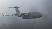 Die C-17 der Luftwaffe landet auf dem Flughafen Resolute Bay.