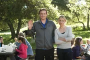 Immer wieder versucht Russell Gettis (Jason Segel, l.) das Interesse seiner neuen Lehrerkollegin Elizabeth Halsey (Cameron Diaz, r.) zu wecken. Allerdings entspricht sein Kontostand so gar nicht ihren Vorstellungen-  denn alles was sie interessiert ist Geld, Geld und noch mehr Geld ...