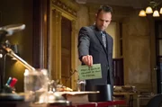 Kommt dunklen Machenschaften der Firma McCarthy-Strauss auf die Spur, die Aufkl&auml;rungsdrohnen herstellt: Sherlock Holmes (Jonny Lee Miller) ...