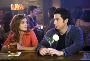 Weil J.D. (Zach Braff, r.) mit Elliotts Freundin Melody (Keri Russell, l.) nicht klar kommt, zettelt er einen Streit zwischen beiden an ...