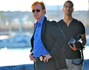 Horatio (David Caruso, l.) und Eric Delko (Adam Rodriguez) m&uuml;ssen den Mord an einer Frau aufkl&auml;ren. Doch ein &uuml;bereifriger Polizist arbeitet so engagiert an der Aufkl&auml;rung des Falls, dass Horatio ihn bremsen muss.