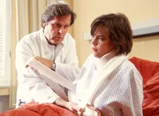 Nina (Camilla Renschke) gesteht Dr. Frank (Sigmar Solbach), dass ihr Vater sie seit Jahren missbrauche und sie glaubt, dass er auch der Vater ihres ungeborenen Kindes ist.