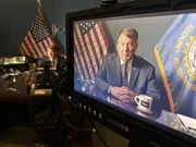 Senator Mike Rounds wird in seinem B&uuml;ro in Washington interviewt.