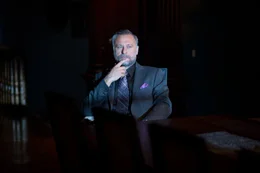 Viggo Tarasof (Michael Nyqvist) ist der Boss des gef&auml;hrlichsten Gangstersyndikats von New York. Als eines Tages sein missratener Sohn einen kleinen Welpen erschl&auml;gt, geraten er, sein Sohn und alle Gangmitglieder in einen m&ouml;rderischen Rachefeldzug ...