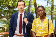 Detective Neville Parker (Ralf Little) und Naomi Thomas (Shantol Jackson) sind auf der Insel nicht sonderlich willkommen, in ihrer Funktion als ermittelnde Polizisten. Detective Neville Parker (Ralf Little) und Naomi Thomas (Shantol Jackson) sind auf der Insel nicht sonderlich willkommen, in ihrer Funktion als ermittelnde Polizisten.