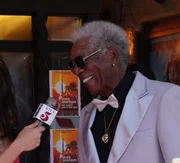 Reggie Fontaine (Morgan Freeman)