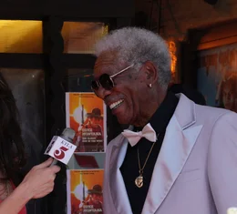 Reggie Fontaine (Morgan Freeman)