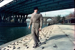 Als der begeisterte Amateurboxer Rocky Balboa (Sylvester Stallone) die Chance erh&auml;lt, gegen den amtierenden Schwergewichtweltmeisters Apollo Creed zu k&auml;mpfen, beginnt er ein eisenhartes Training ...