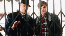 Frank Abagnale (Christopher Walken, li.) und Frank Abagnale Jr. (Leonardo DiCaprio)