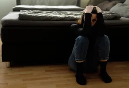 Seit ihrer Diagnose nimmt Michelle Antidepressiva und hat regelm&auml;&szlig;ig Psychotherapie. Trotzdem ger&auml;t sie immer wieder in depressive Phasen.