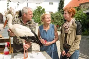 v.li.: Harald Brandl (Oliver Karbus), Ildi (Erni Mangold), Simone Schumann (Fanny Stavjanik).