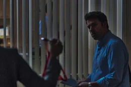 Erst verschwindet seine Frau, dann das Geld auf den Konten und danach ger&auml;t er ins Visier der Mordkommission, die in ihm den M&ouml;rder seiner Ehefrau sehen: Nick (Ben Affleck) ...