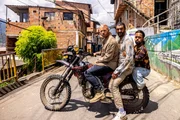 L-R: Stan (Franck Gastambide), Reda (Ramzy Bedia), Chafik (Anouar Toubali)