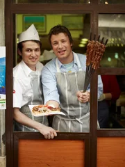Die Serie mit Jamie Oliver ist ein einziges Abenteuer. In jeder Folge erforscht der Kult-Koch die Küche eines anderen Landes und macht dabei aufregende Entdeckungen. Hier ist er in Athen.