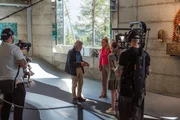 Felix Gottwald, Lilian Klebow (m.), Reinhold (2.v.l.) und Diane Messner beim Gespräch im Reinhold Messner Museum auf dem Berg Helm