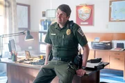 Joe Cobden (Chief Lou Raskin).