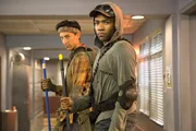 Abed (Danny Pudi, l.) und Troy (Donald Glover, r.) ziehen in den Kampf gegen die Lava ... Abed (Danny Pudi, l.) und Troy (Donald Glover, r.) ziehen in den Kampf gegen die Lava ...