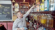 Pub-Manager Keiran beobachtet einen Wandel: Junge Menschen greifen deutlich seltener zum Alkohol. Pub-Manager Keiran beobachtet einen Wandel: Junge Menschen greifen deutlich seltener zum Alkohol.