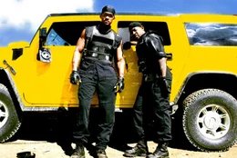 L-R: Det. Mike Lowrey (Will Smith), Det. Marcus Burnett (Martin Lawrence).
