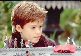 Cole Sear (Haley Joel Osment)