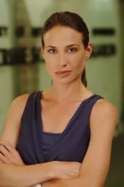 Claire Forlani als Dr. Peyton Driscoll.