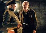 (v.li.): Oberst Novotny (Heinrich Schweiger), Karl Bockerer (Karl Merkatz)