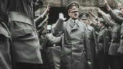 Hitler geht zum Friedhof Landmark, wo 3.000 deutsche Studenten, Freiwillige des Krieges von 1914 bestattet wurden Hitler geht zum Friedhof Landmark, wo 3.000 deutsche Studenten, Freiwillige des Krieges von 1914 bestattet wurden