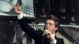 Der Schlager, lange als seicht verp&ouml;nt, ist heute wieder Kult. Seine Geschichte zeigt, wie kritisch er sein kann. Die "Schlager-Story" schaut mit neuem Blick auf ein untersch&auml;tztes Genre.