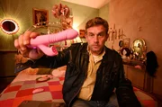 Franz (Sebastian Bezzel) in der Wohnung des ermordeten Webcam-Girls.