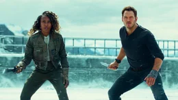 Kayla Watts (DeWanda Wise, l.); Owen Grady (Chris Pratt, r.)