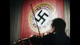 Musiker vor Hakenkreuz