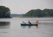 Das Trio auf der Suche nach dem Schatz: Gerd Jännicke, Pfarrer Juchem und Steffen Teuffel.