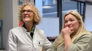 Jetzt arbeitet Maria (rechts) Seite an Seite mit Sarkom-Spezialistinnen. Hier mit Prof. Uta Dirksen am Uniklinikum Essen.
