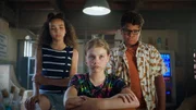 Malin (Ida Carlo, Mitte) ist traurig: auch Taara (Josefine Maxima) und Kofi (Mathieu Noël) haben keine Idee, wie man Alva helfen könnte.