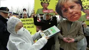 Das Jahr 2011 – Berlin ist Papst, Eisbär Knut stirbt, die Fukushima-Katastrophe treibt in Berlin die Menschen gegen Atomkraft auf die Straße und löst gleichzeitig große Anteilnahme mit Japan aus. Die Berlin-Chronik der Superlative. - Nach Fukushima beschließt Deutschland den Atomausstieg.
