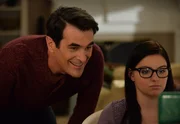 Phil (Ty Burrell), Alex (Ariel Winter)