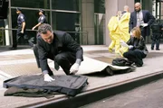 Detective Goren (Vincent D'Onofrio) untersucht den zum Teil radioaktiv verseuchten Tatort.