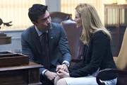L&auml;sst sich Grace (Jennifer Finnigan, r.) von ihrem Liebhaber, dem stellvertretenden Verteidigungsminister Harris Edwards (Ian Anthony Dale, l.), davon &uuml;berzeugen, dass der Plan der Regierung, den Asteroideneinschlag zu verhindern, der richtige ist?