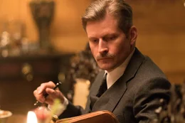 Uncle Julian (Crispin Glover)