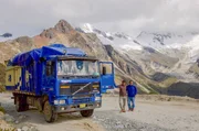 Traumstraße: Auf ihrem Weg nach Huaráz kommen LKW-Fahrer Antonino und sein Sohn Alex am höchsten Berg Perus vorbei, dem Huascarán (6768m). Traumstraße: Auf ihrem Weg nach Huaráz kommen LKW-Fahrer Antonino und sein Sohn Alex am höchsten Berg Perus vorbei, dem Huascarán (6768m).