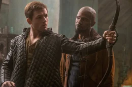 L-R: Robin of Loxley (Taron Egerton), Yahya / John (Jamie Foxx)