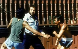 Rizzo (Bud Spencer, M.) vertraut stets auf seine Schlagfertigkeit und tr&auml;gt deshalb nie eine Dienstwaffe ...