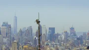 Die h&ouml;chste Konzentration von Wanderfalken auf diesem Planeten lebt in New York City. Ihr Leben zwischen den Hochh&auml;usern unterscheidet sich kaum von den Klippen und Steilh&auml;ngen im Gebirge.