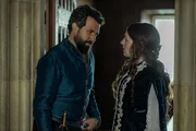 Thomas Seymour (Tom Cullen, l.); Catherine Parr (Jessica Raine, r.)