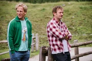 Gregor ist sauer auf Norbert, weil er Fanny geküsst hat. Von links: Norbert (Kai Lentrodt) und Gregor Brunner (Holger M. Wilhelm).