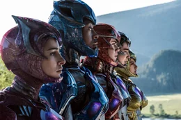 (v.l.n.r.) Pink Ranger (Naomi Scott), Blue Ranger (RJ Cyler), Red Ranger (Dacre Montgomery), Black Ranger (Ludi Lin), Yellow Ranger (Becky G)