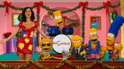 Gaststar Katy Perry (l.) schafft es durch eine innige Umarmung, Mr. Burns zu besänftigen. Und so kann das Weihnachtsfest der Simpsons wie geplant stattfinden.