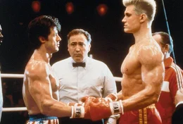 Der Amerikaner Rocky Balboa und der Sowjetrusse Ivan Drago treten zum Kampf des Jahrhunderts an.