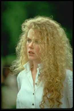 Shannon (Nicole Kidman)